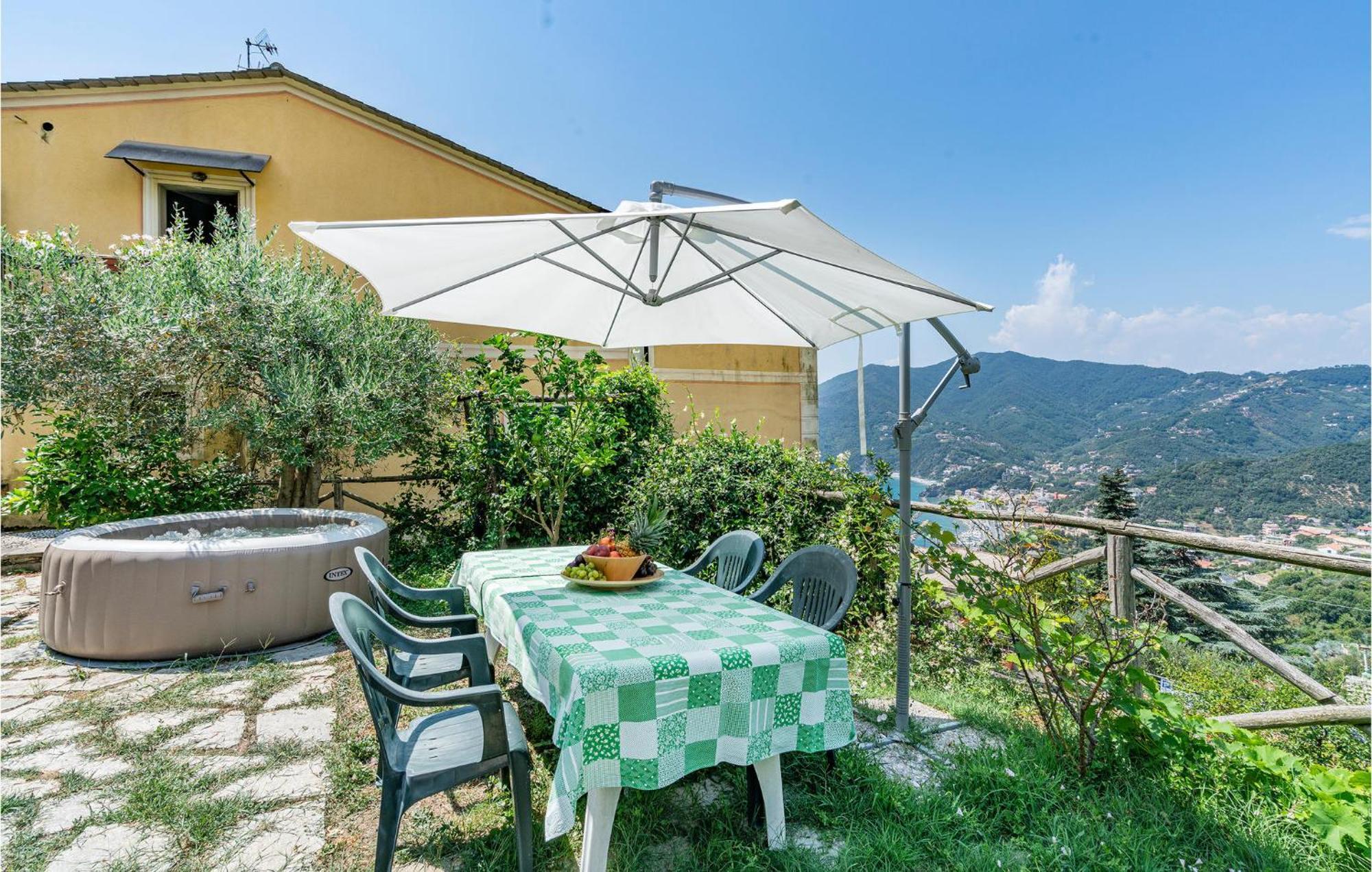 Awesome Home In Moneglia With Kitchen エクステリア 写真