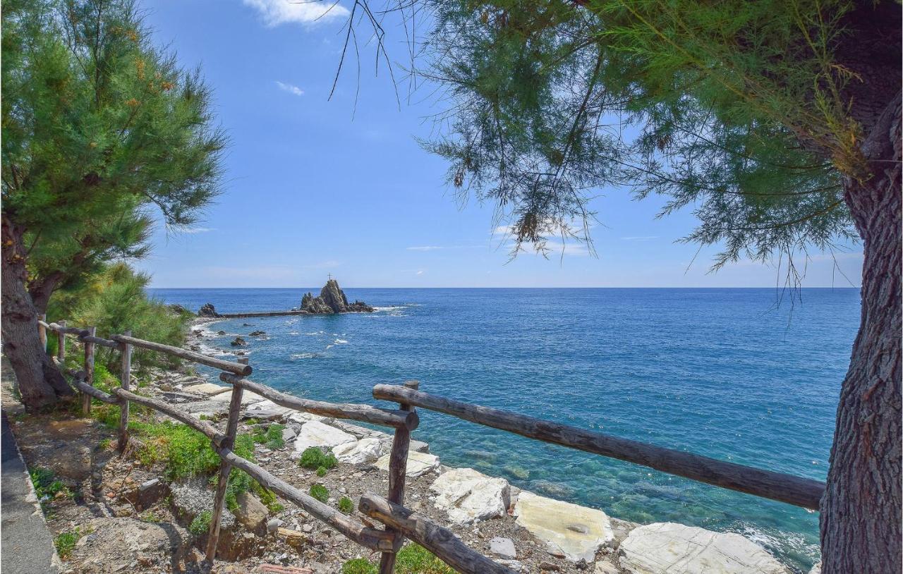 Awesome Home In Moneglia With Kitchen エクステリア 写真